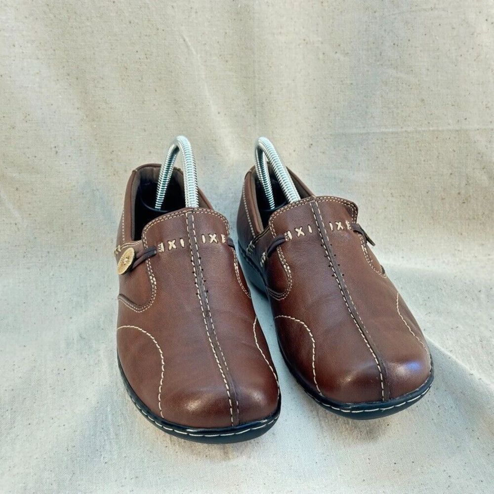 Clarks Bendables Sixty Delta Loafer Womens 8.5W WIDE Brown Leather button 35063